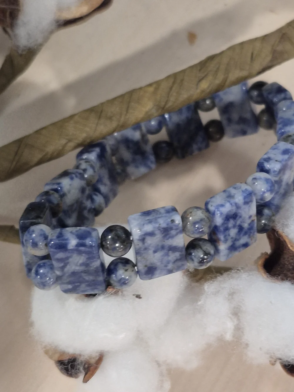 💙🤍NEW💙🤍 PRETTY!! Natural Stone BLUE DOT STONE Stretch Bracelet
